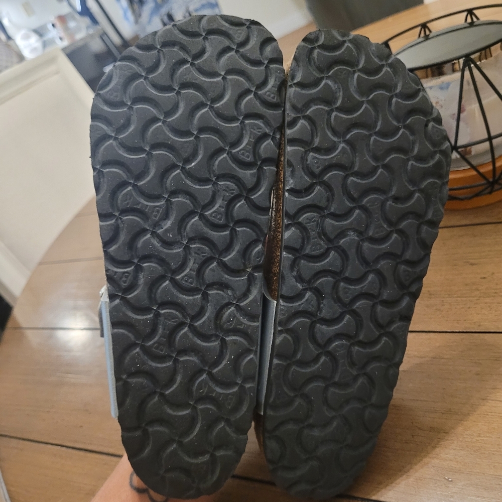 SOLD - BIRKENSTOCK GIZEH Birko-Flor Sandals Silver - Picture 7 of 7